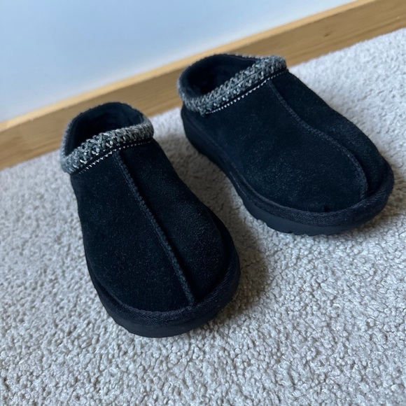 UGG - Picture 2 of 5